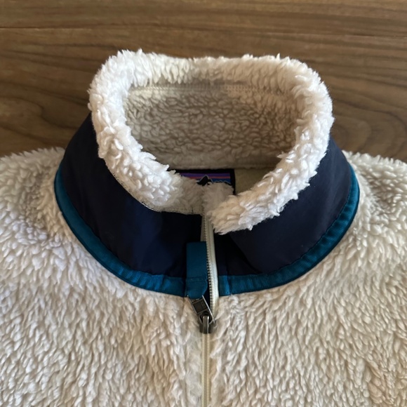 Patagonia Tan and Blue Fleece Jacket - Picture 6 of 10